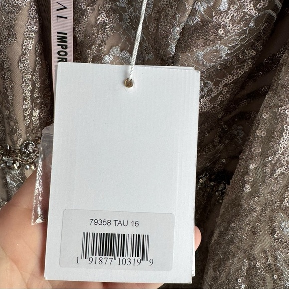 Mac Duggal Embellished Long Sleeve Plunge Neck Gown 79358 Gold Formal 16 - Picture 10 of 16